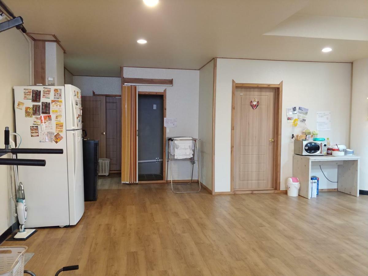 Baozen Guesthouse Jeju Bagian luar foto