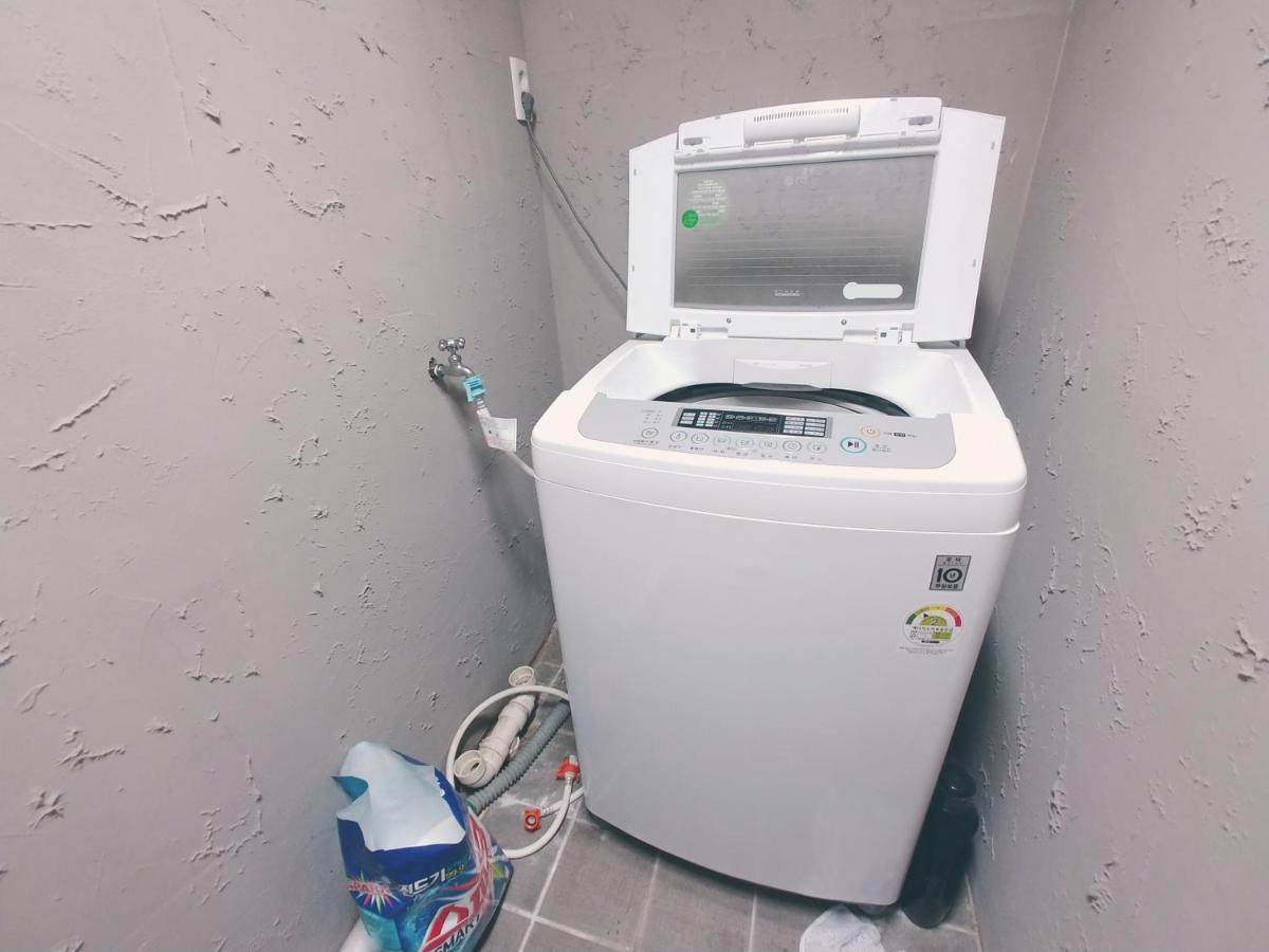 Baozen Guesthouse Jeju Bagian luar foto